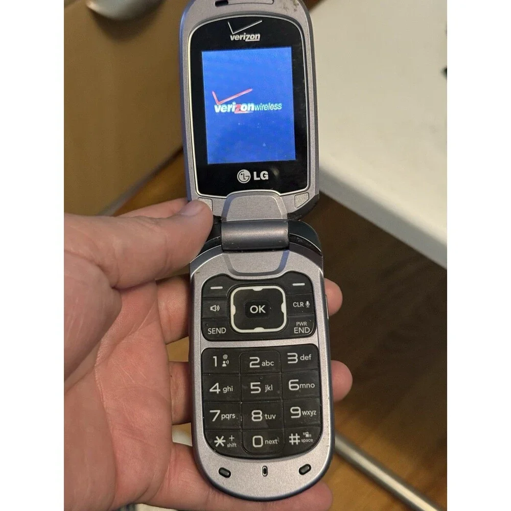 LG Revere VN150 Black/Gray Flip Phone (Verizon)